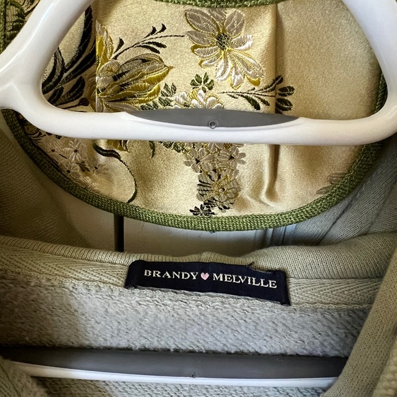 COPY - Brandy Melville zip up hoodie - Picture 3 of 4